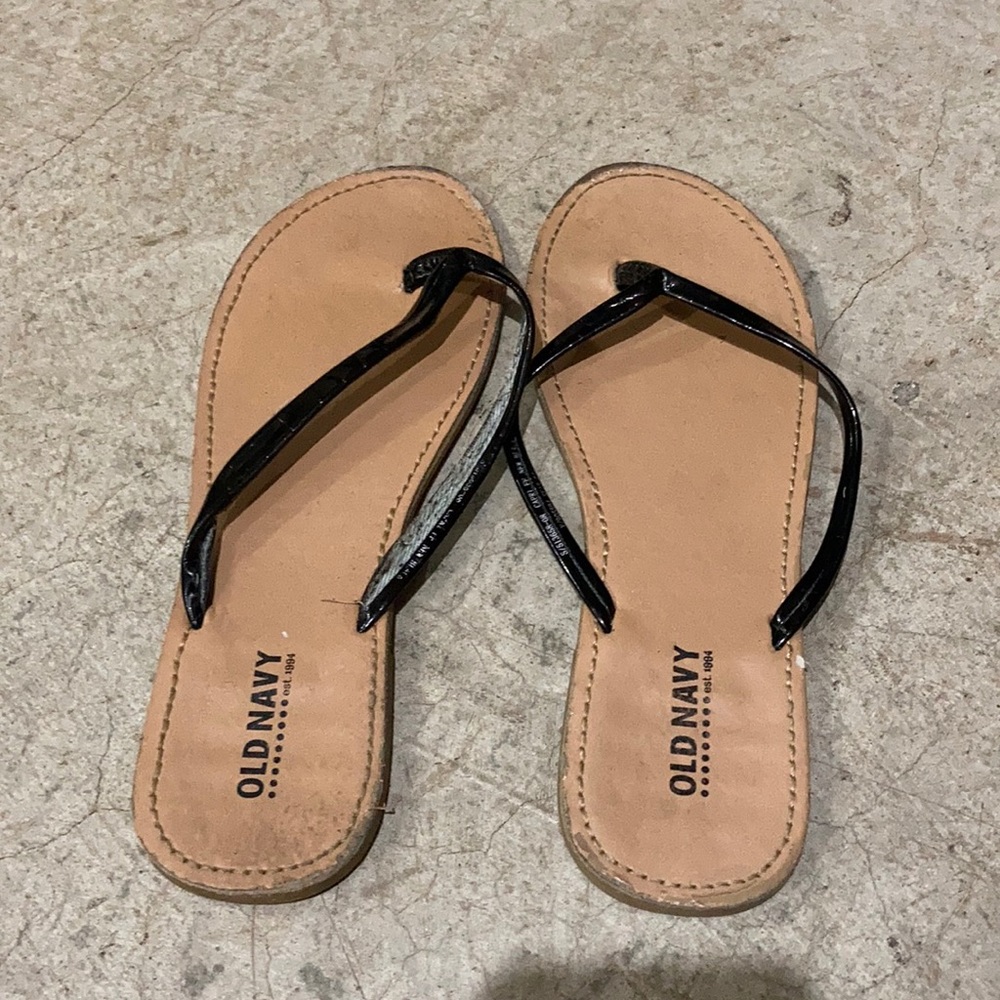 💛 old navy flip flops